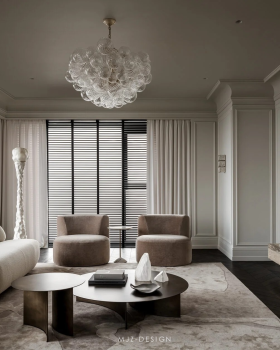 波克隆纳亚街 9 号，127 室（注：由于POKLONNAYA推测为俄语街道名，音译为波克隆纳亚街，127结合常见情况推测为房间号等，若实际情况不符，请提供更多背景信息） 丨俄罗斯莫斯科丨QUADRO ROOM