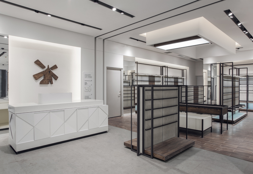 成都热风太古里形象店 | 突破传统,打造深色时尚空间-15