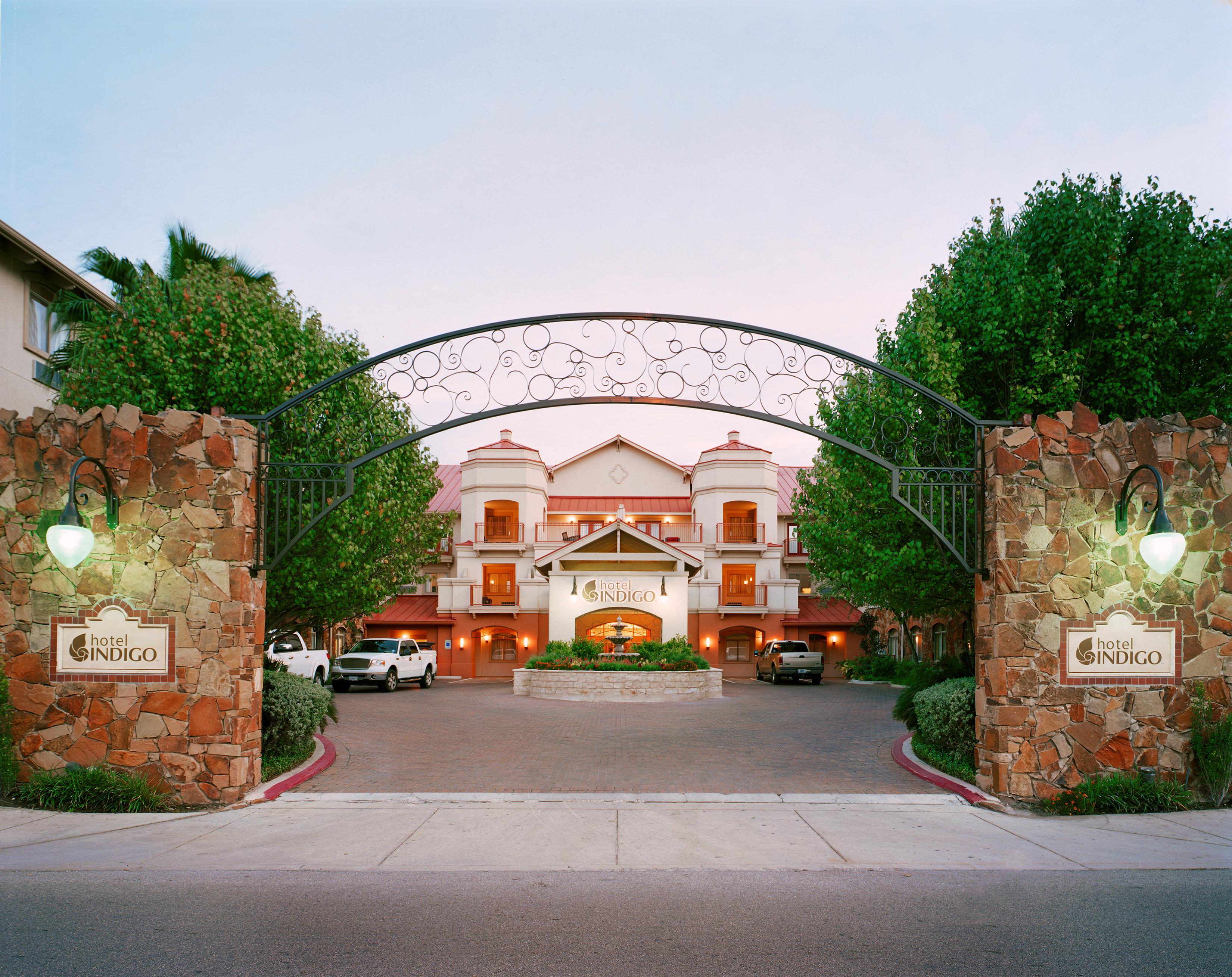 HOTEL INDIGO RIVERWALK AREA-5