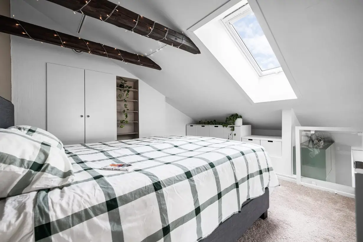 瑞典独特屋顶公寓,打造明亮温馨空间-13