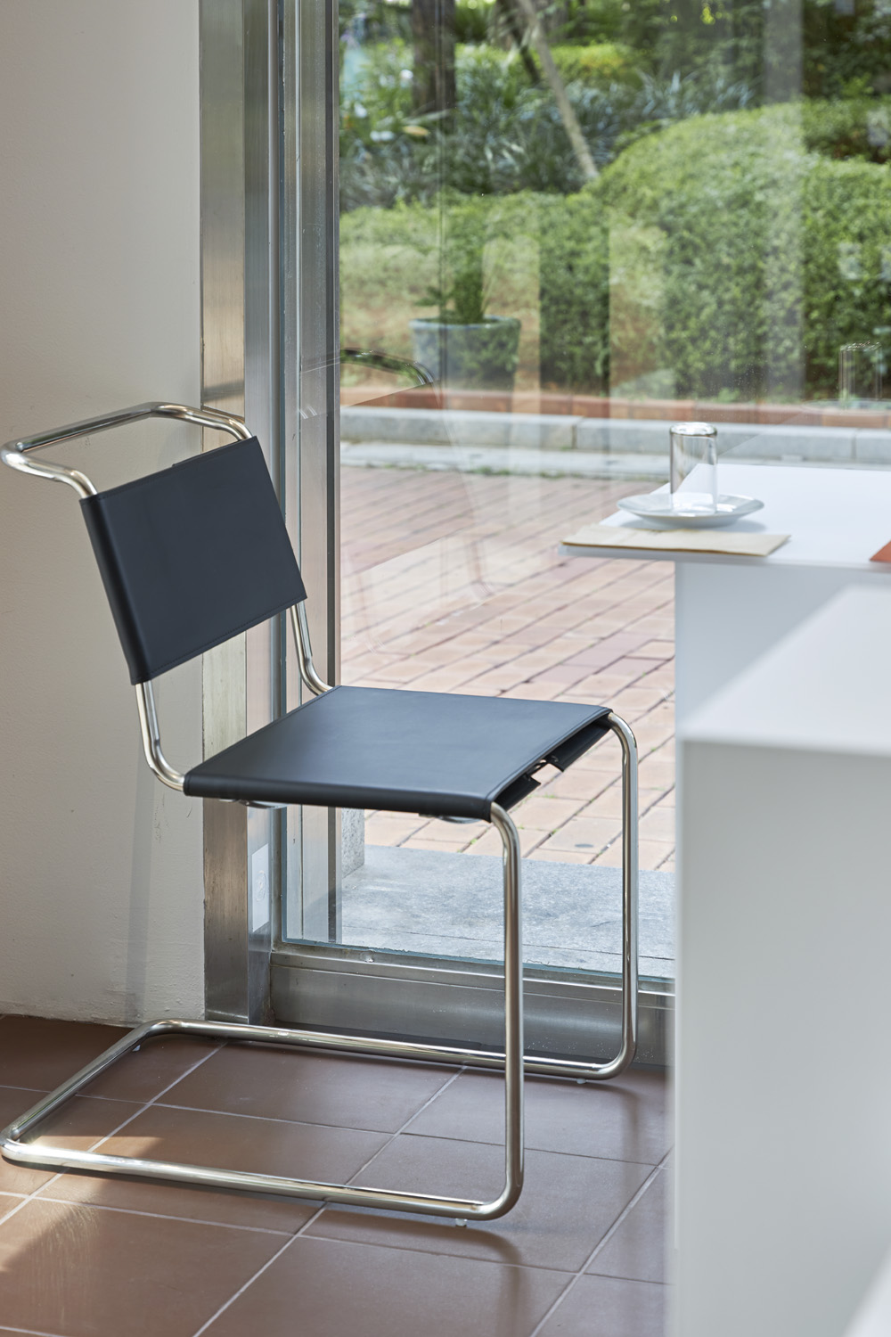 高级红酒店的优雅内饰设计-16