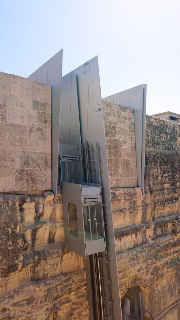 马耳他瓦莱塔城市更新项目（含城门,议会大楼,露天剧院）丨瑞士瓦莱丨以意大利建筑师伦佐·皮亚诺为首的团队-26