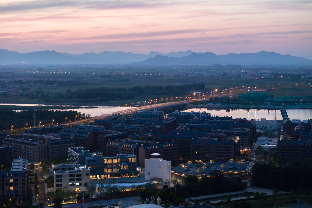 降落在阿那亚广场上精密音乐盒子的混凝土礼堂设计丨中国秦皇岛丨直向建筑-17