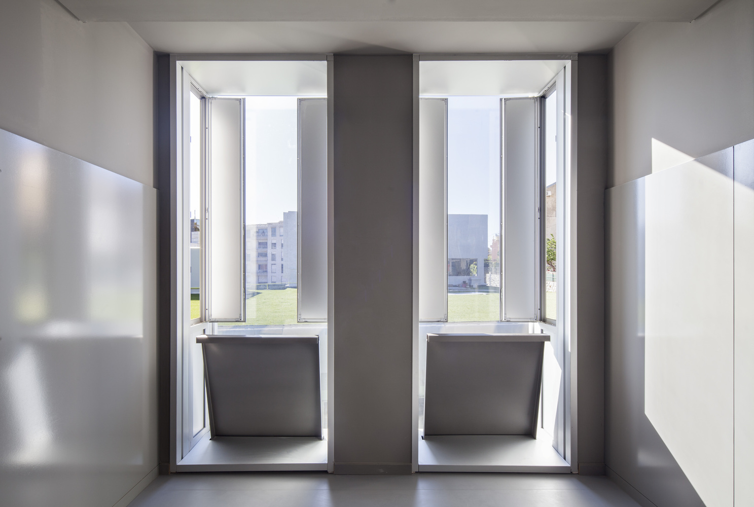 法国尼斯 Simone Veil 中学,融入环境的和谐设计-30