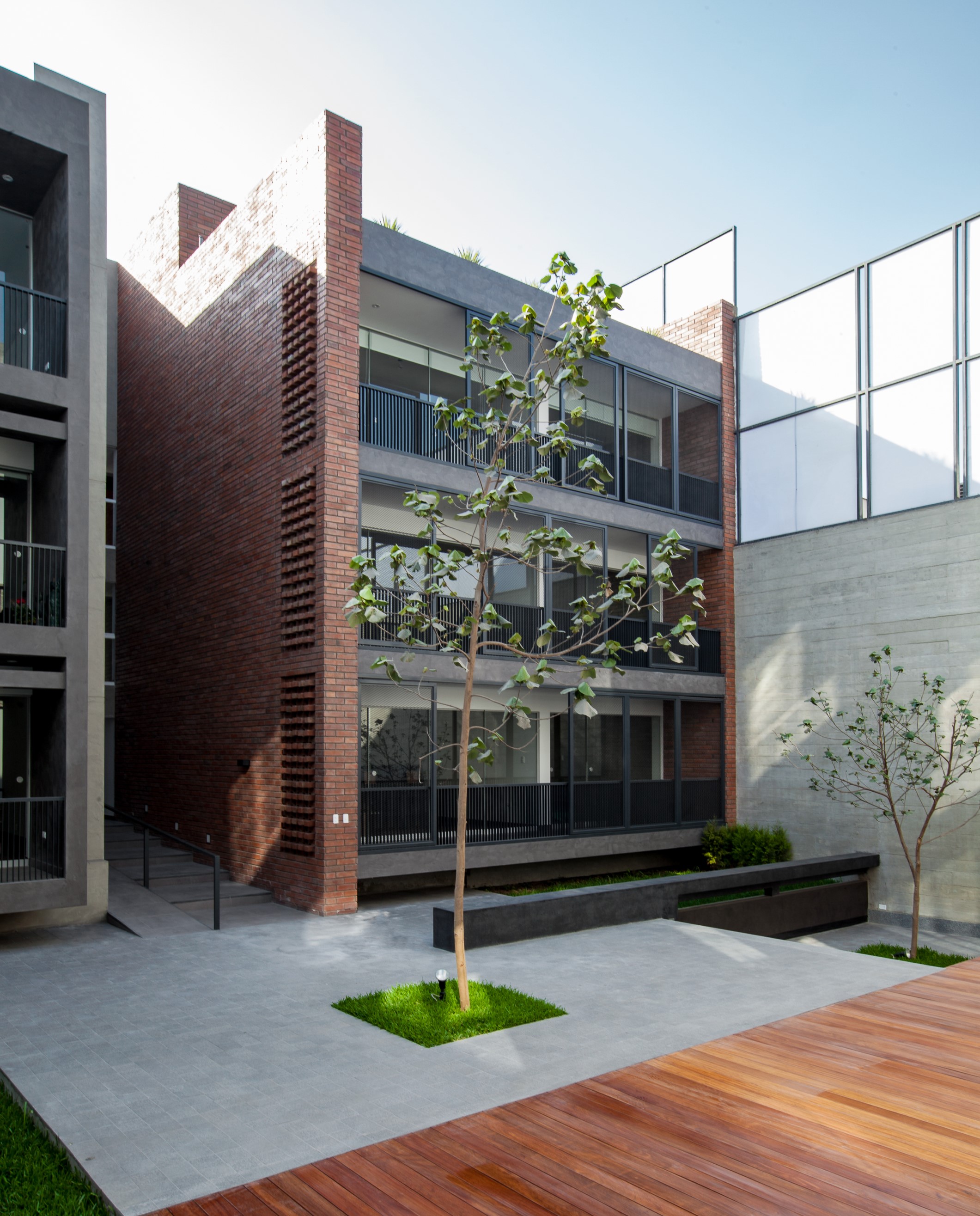 拉奎斯塔 | 内街设计打造全景视野住宅-30