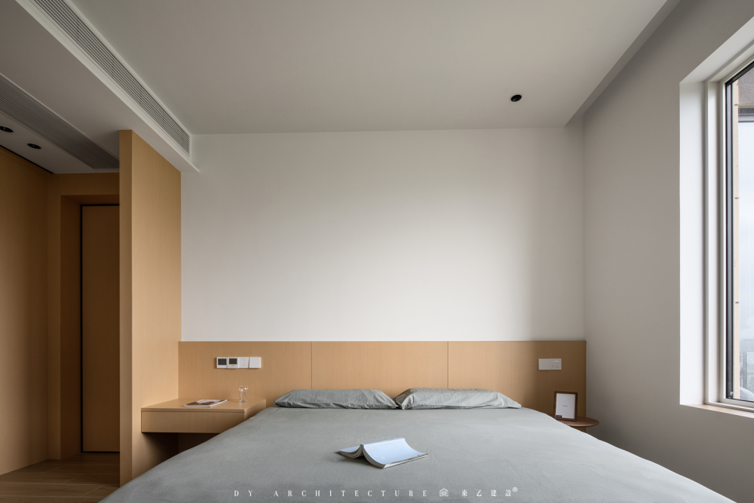 原始粗狂的混凝土裸顶遇上紧凑小三房,这酷酷的松弛感真让人着迷丨中国长沙丨東乙建设-115