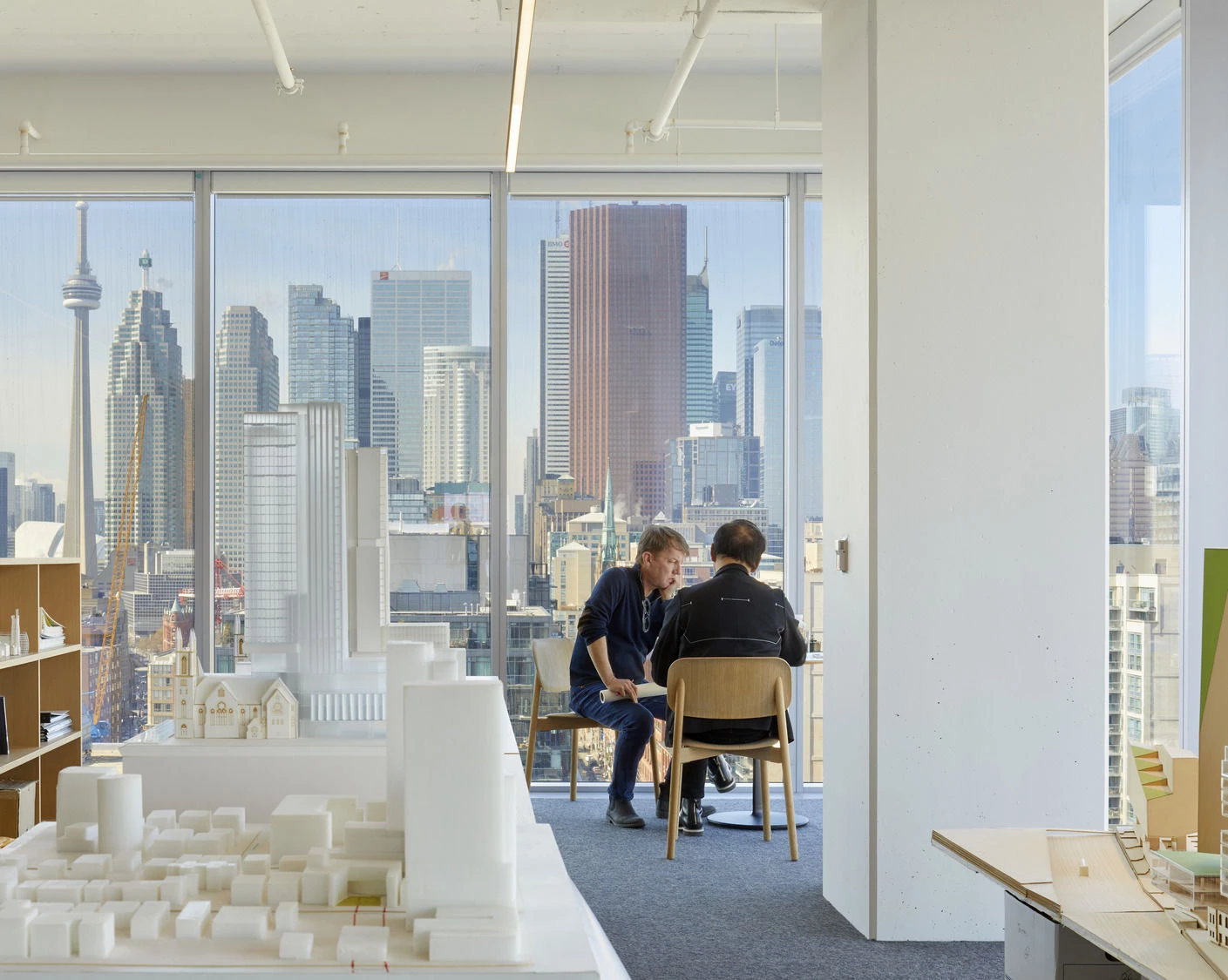 多伦多 KPMB Architects 办公室 | 温馨原木与城市景观的完美结合-32