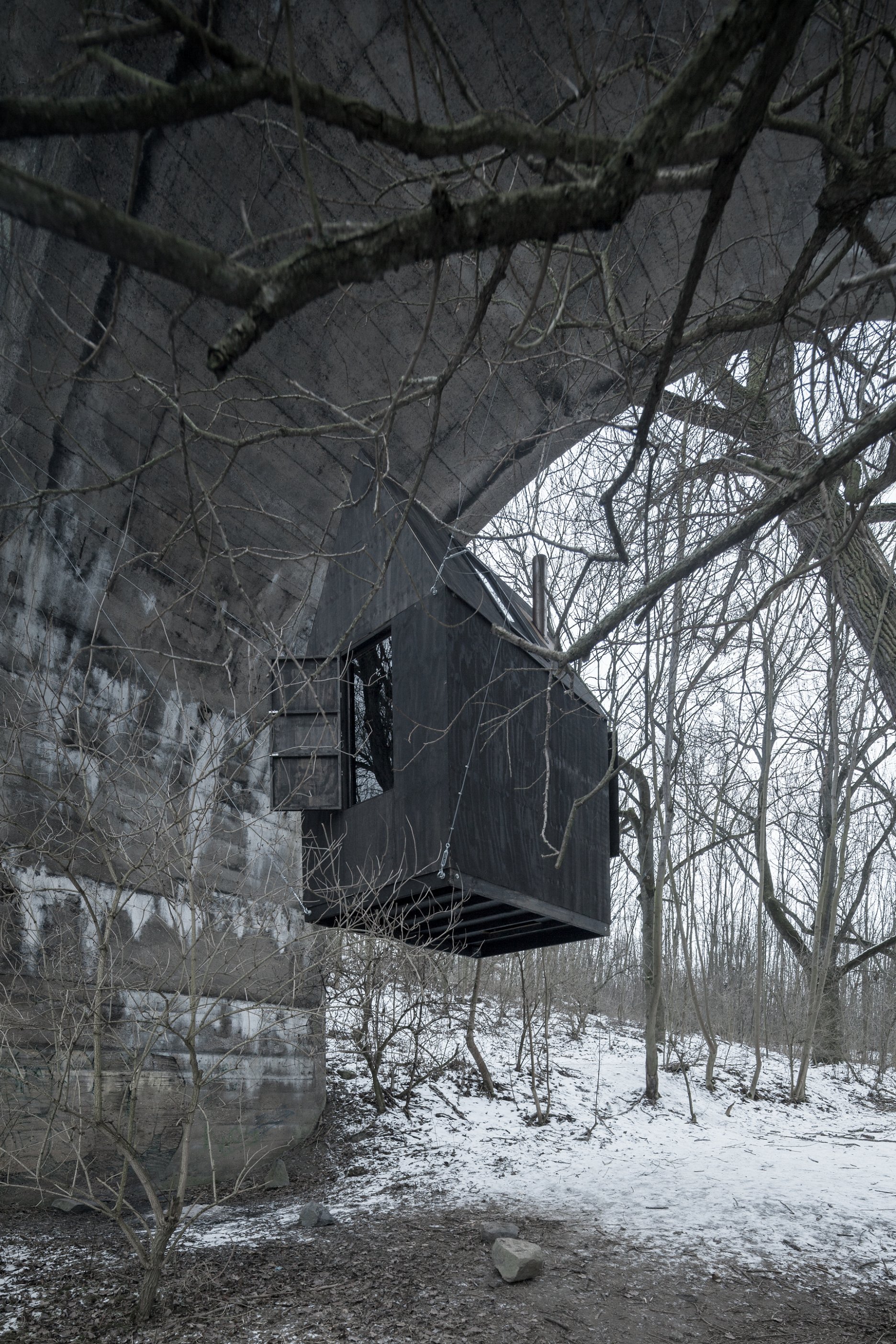 Čierny lietajúci dom, Pardubice | Archinfo.sk-48