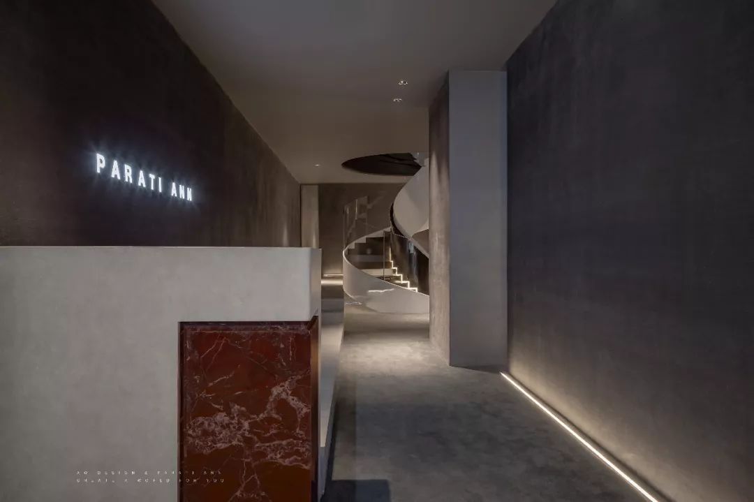 回旋楼梯展示空间 | 商业与自然的共生-26