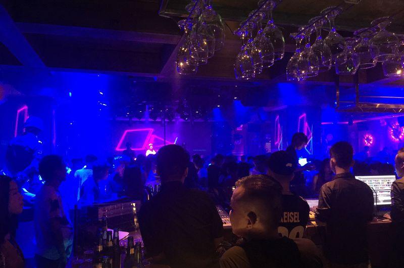 海南昌江呀诺达复古文艺酒吧-39