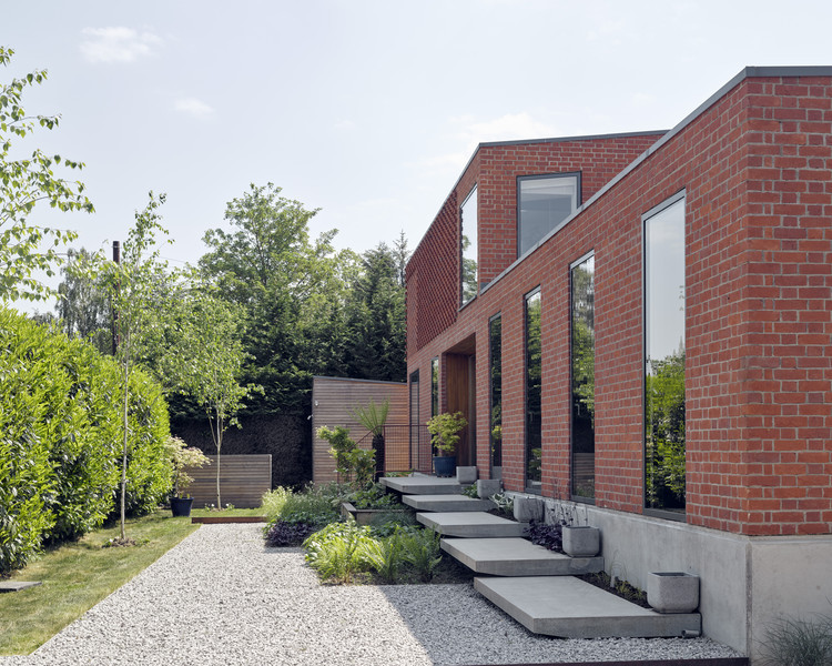 英式庄园中的现代家庭住宅-17