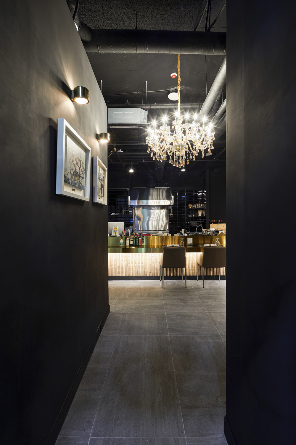 现代简约 20 平米餐厅设计，黑灰色调展现高级感-11