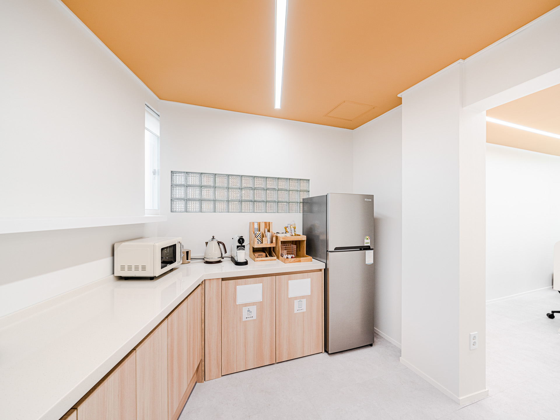 韩国 27 平米办公室，极简设计展现无限可能-12