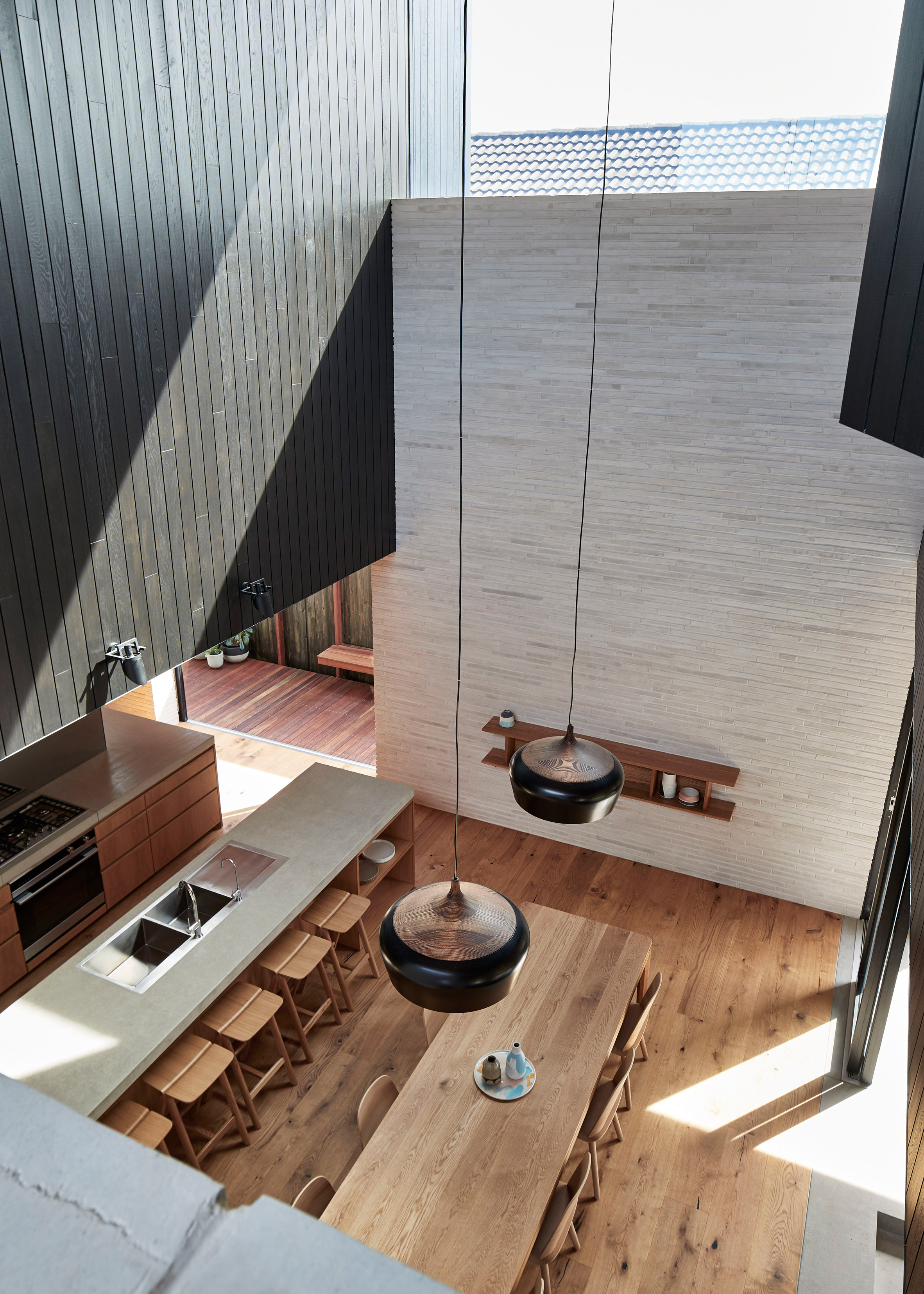 Andrew Burges' Sydney house pairs pale brickwork with blackened wood-6