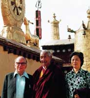 你知道是谁帮助新华社发出了第一条英文电讯？-55