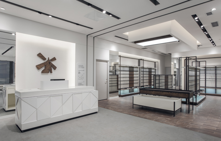 成都热风太古里形象店 | 突破传统，打造深色时尚空间-16