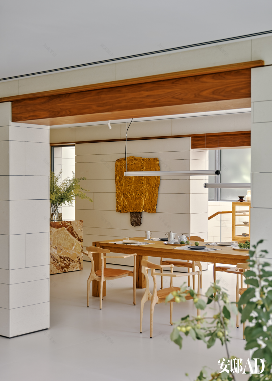 她将车库变展厅,阳光做灯光,让艺术“活”过来-20