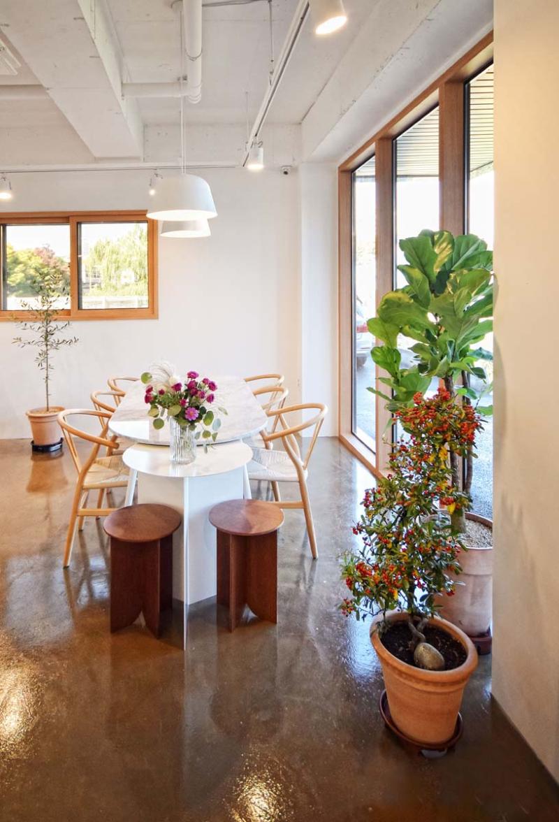 极简黑白风，打造温馨咖啡馆-14