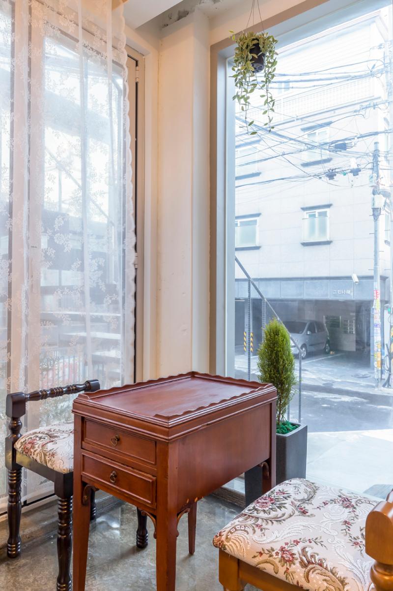 11 坪纯白咖啡馆 极简设计诠释空间魅力-10