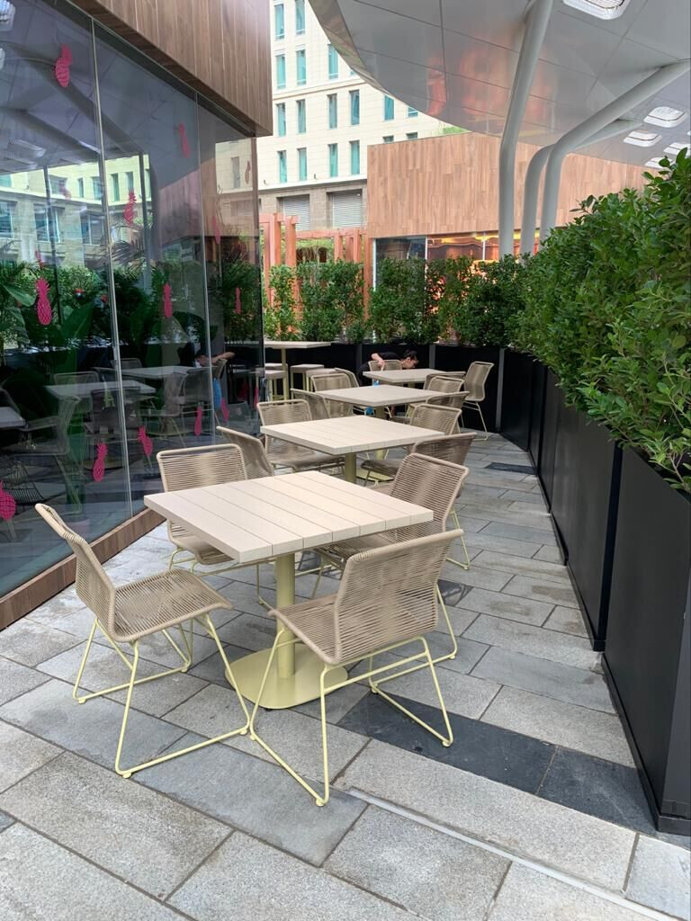 迪拜 Vibe Cafe | 粉色与铜色的健康美食空间-12