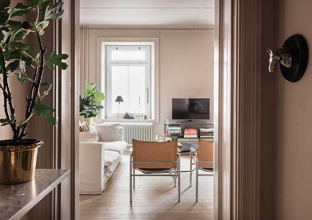 瑞典 48 平米趣味公寓 | 暖色调与幽默壁画完美结合-4