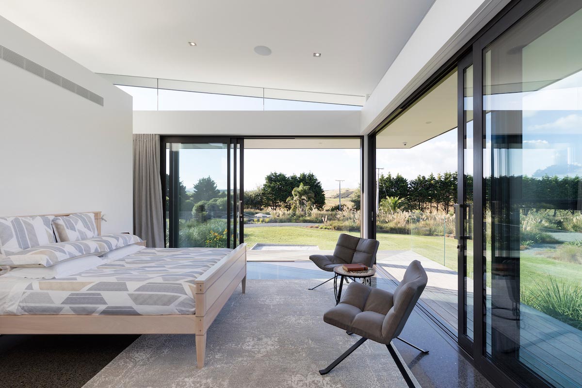 Lakes Edge light, airy holiday home by ChowHill Architects   CAANdesign  Architecture and home design blog-16