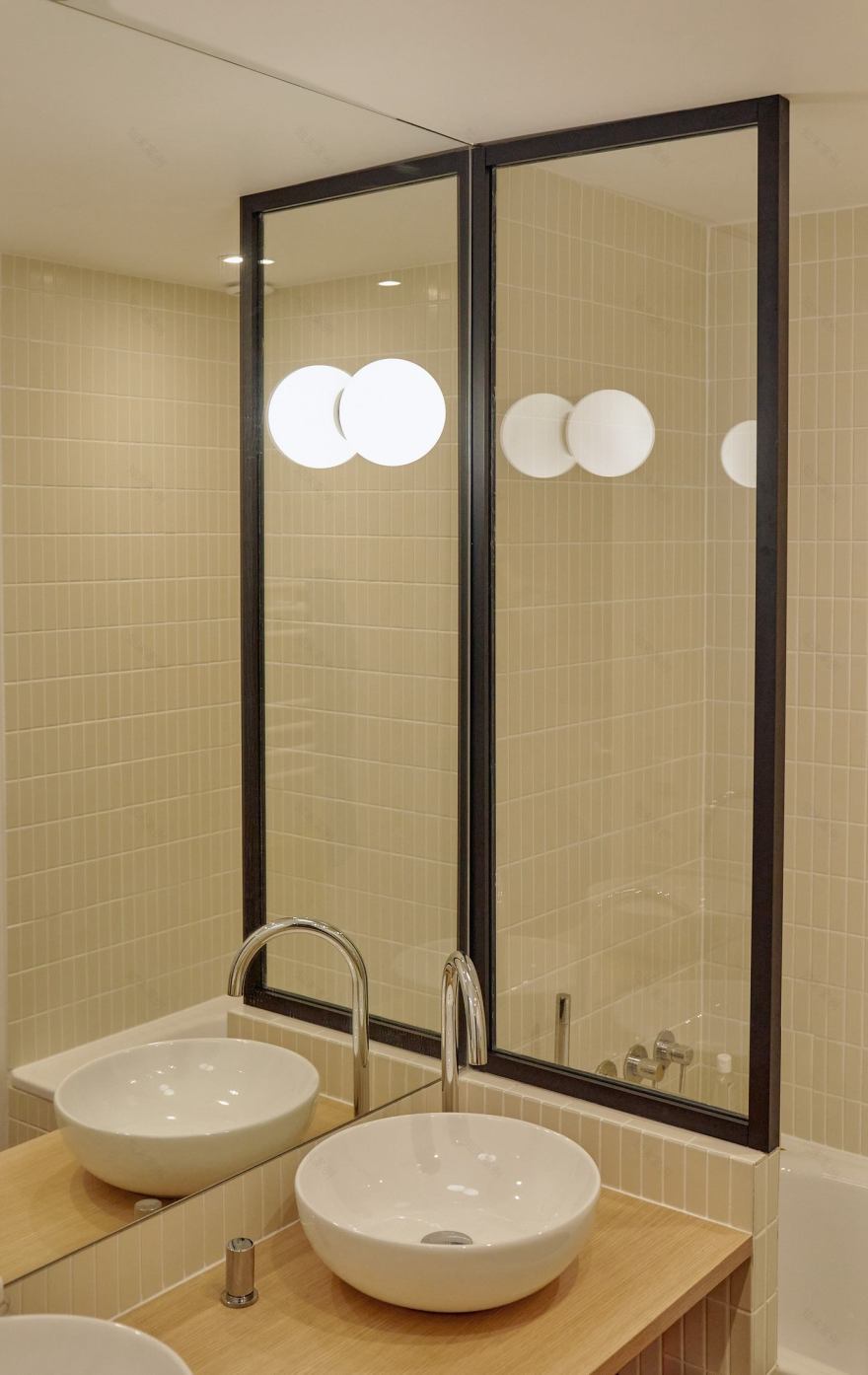 植物馆;植物园;植物之家(根据常见与合理语境,植物馆相对更符合场景需求,但因未明确具体语境,若此处为商业品牌名等,建议询问更多信息以精准判断)
注:若需更精准的唯一翻译,烦请提供该内容出现的具体语境,比如是在旅游介绍、商业宣传、小说等中的信息 丨法国巴黎丨Sophia Charles Architecte-7