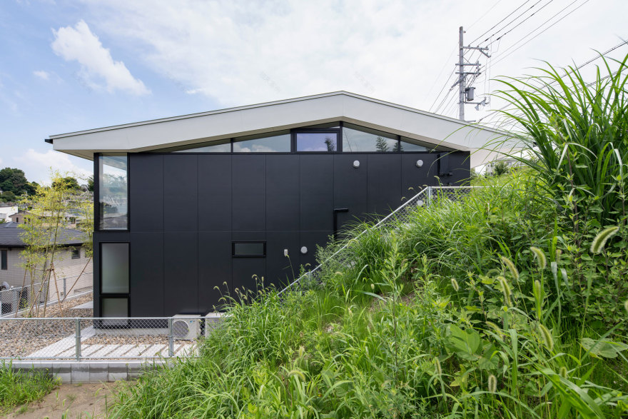 山形坡地上的雅致居所——山本洋平设计的三功能屋顶-4