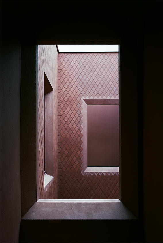 Z33 艺术馆 · 静谧之墙与城市对话-33