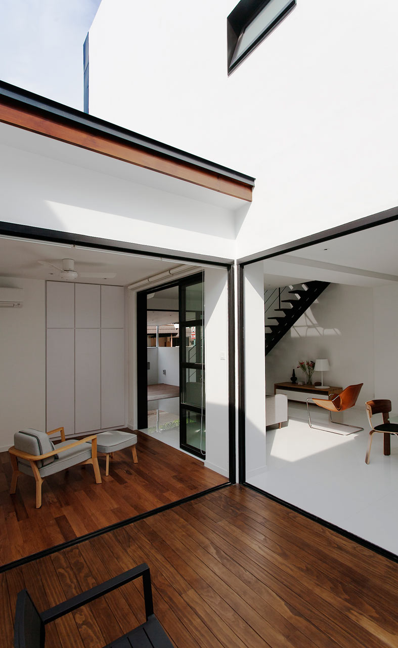 新加坡破旧框架屋变身为现代绿意住宅-19