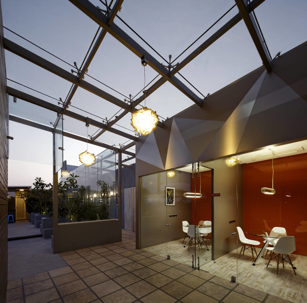 由于不清楚这个特定词汇 Alufit 所指的具体场景和专业领域，难以给出准确翻译这里暂时提供错误提示，它可能是一个商标名、产品名等，需要更多背景信息才能唯一准确地进行翻译 丨印度班加罗尔丨FADD Studio-28