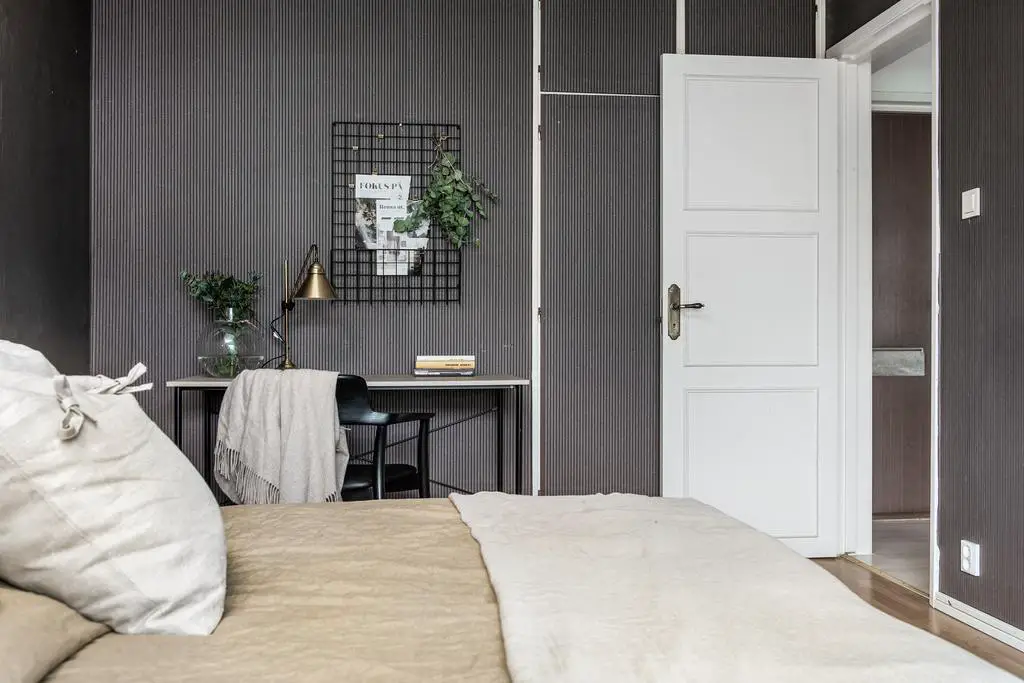 黑白经典公寓设计，墙纸打造个性空间-8