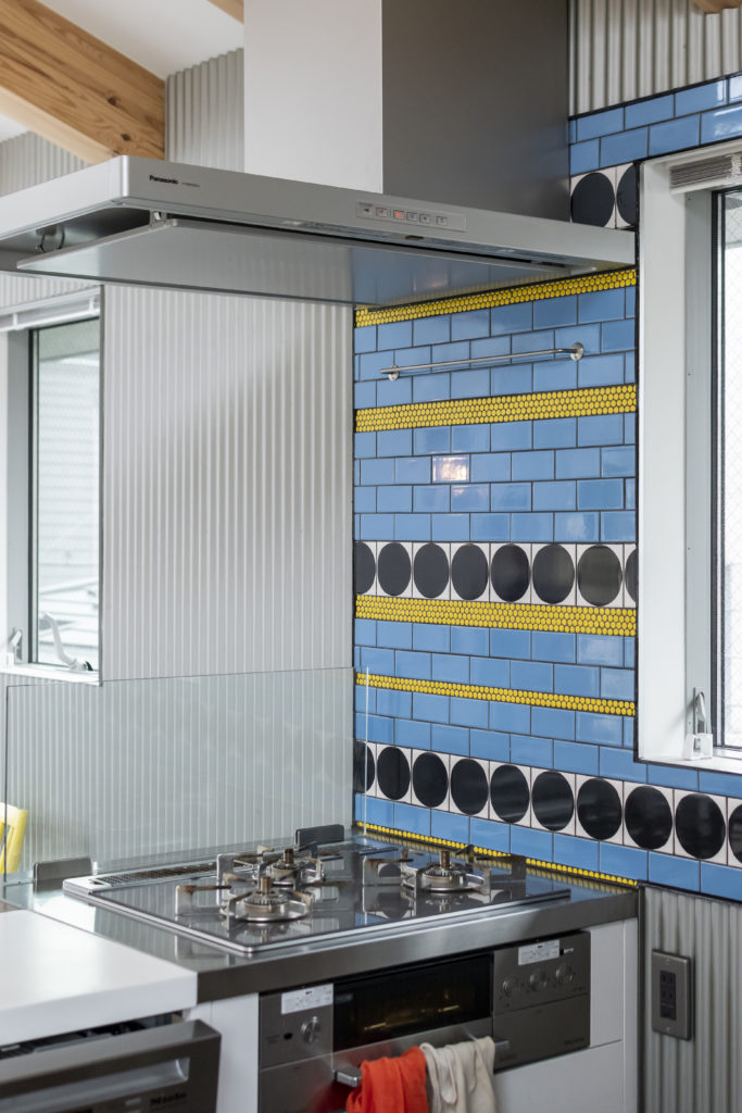 土地の記憶を継承しつつ街とつながる街と家族がほどよい距離感でつながって暮らす | Architecture | 100%LiFE-19