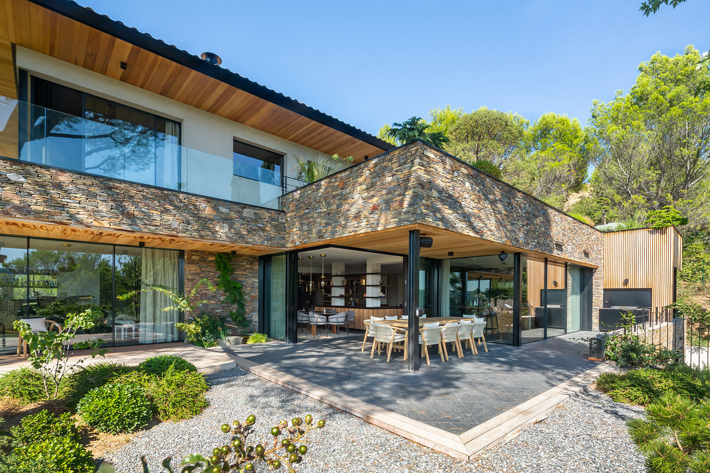 Maison SE: Hillside House Immersed in Light and Provence Views-10