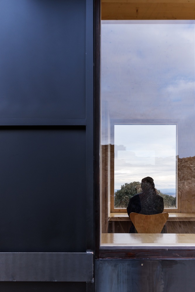 西班牙文化遗址旁的可逆式木钢展馆-54