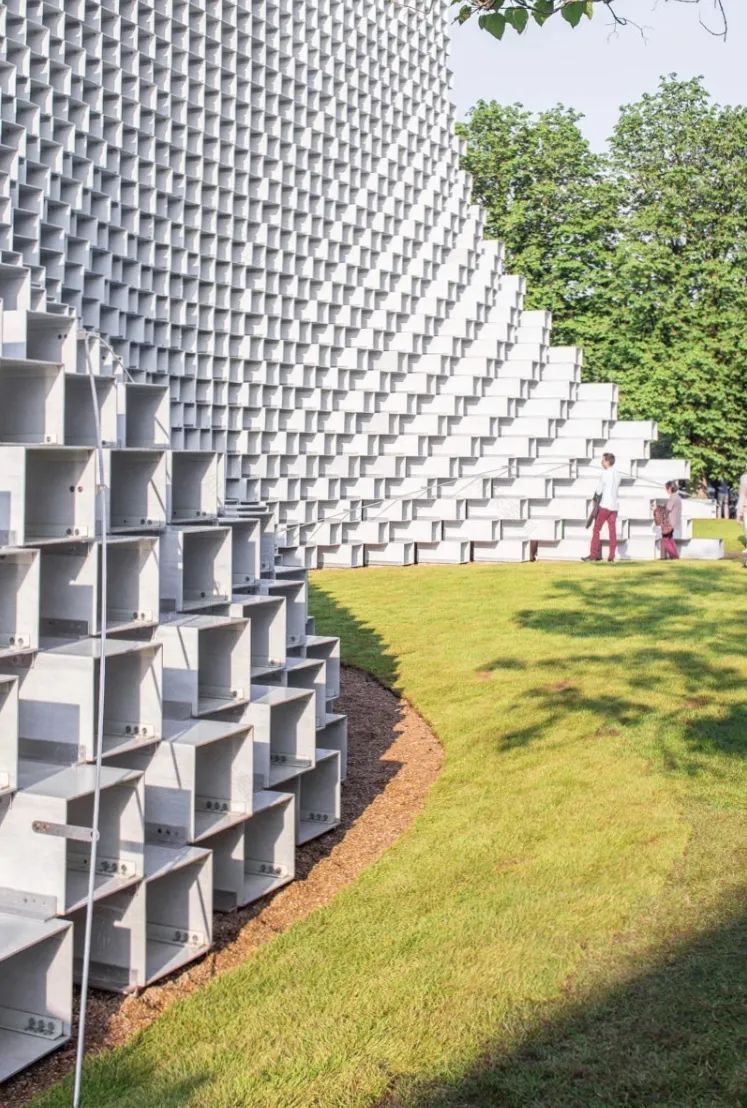 伦敦蛇形展馆"解构"之墙-19