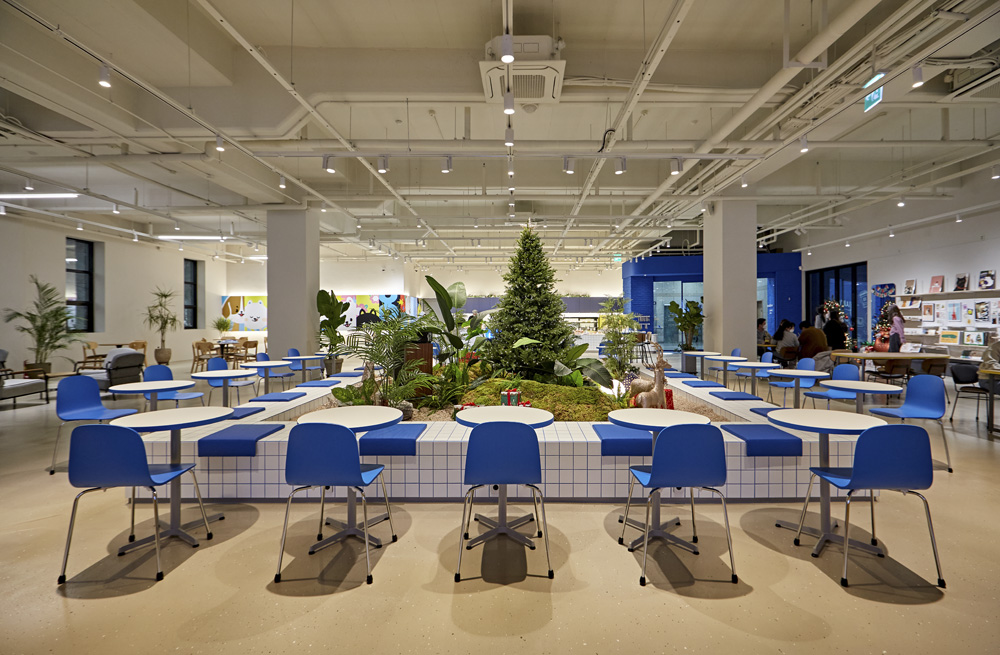 炫彩 GG 咖啡厅 | 视觉冲击与空间利用的完美结合-11