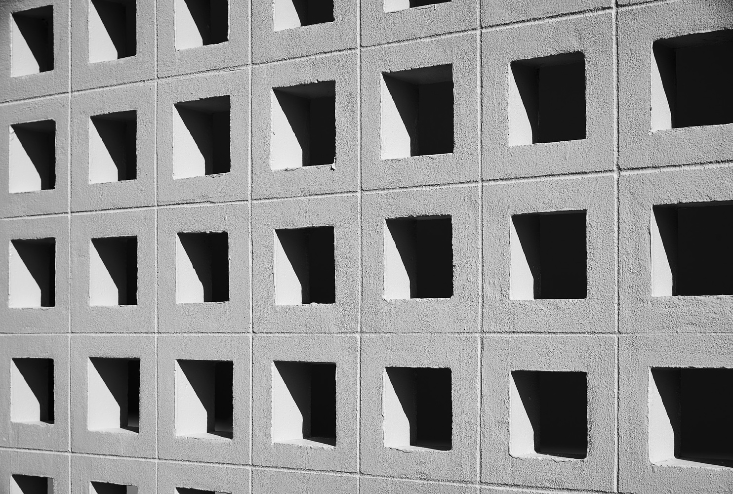 泰国田园风光中的现代钢结构之家-23