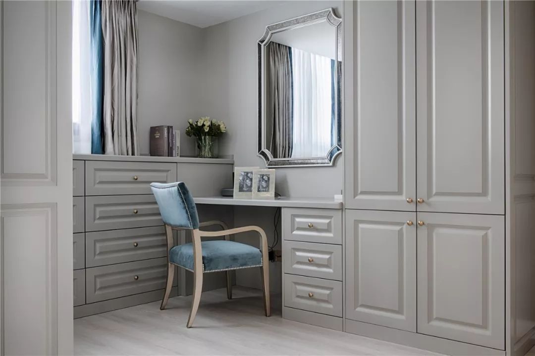 温馨灰色系家居设计,浪漫法式吊灯点亮生活-9