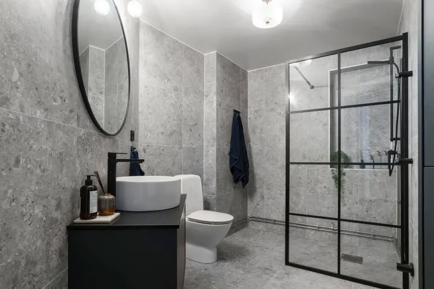 瑞典大型工作室的卧室玻璃隔墙设计-10