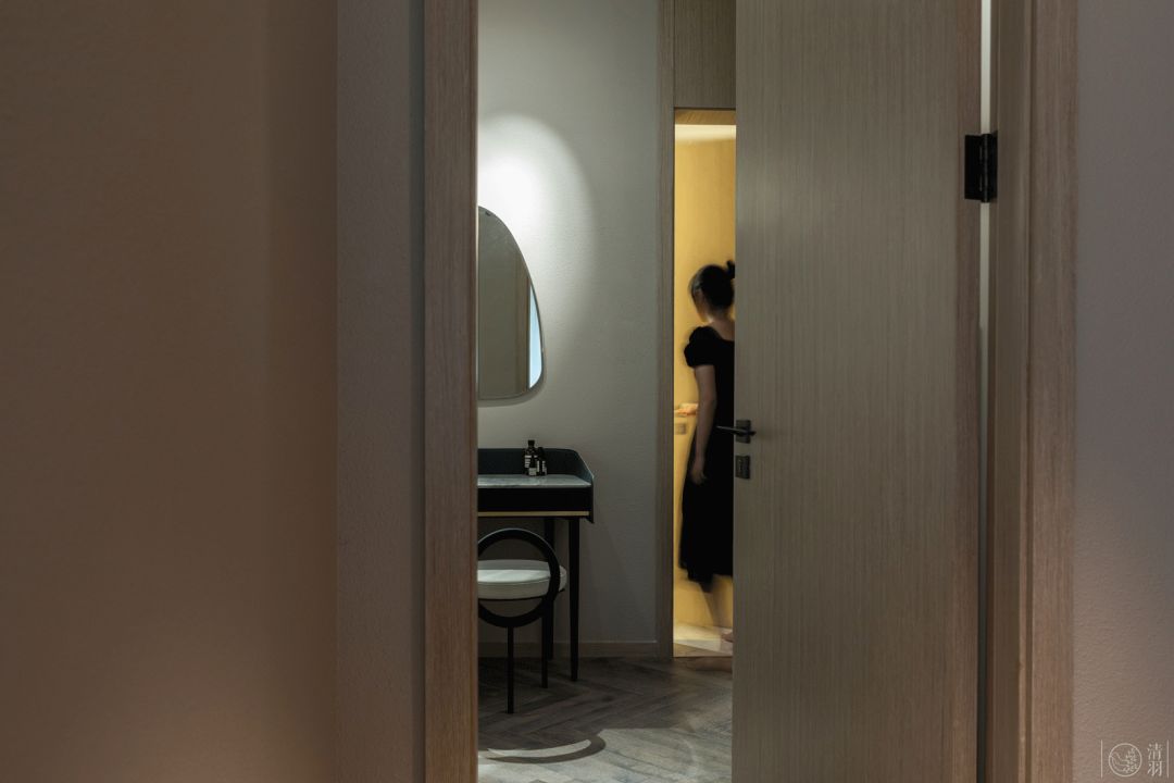 成都市复式公寓的现代简奢花园生活-135