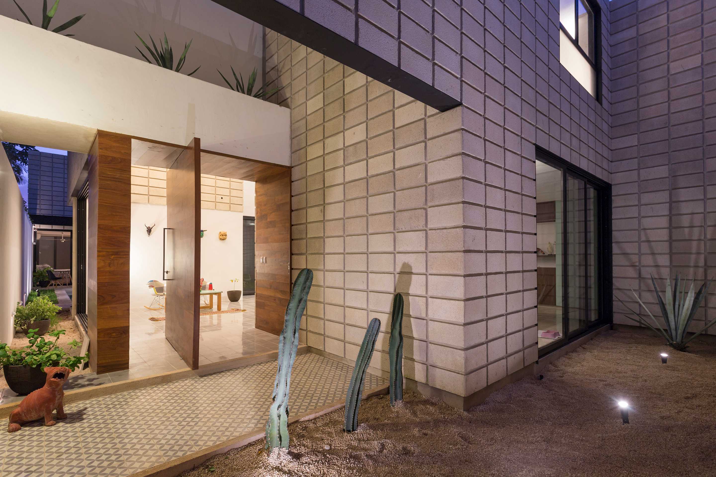 拉查亚 · 手工艺科技之美的现代住宅-0