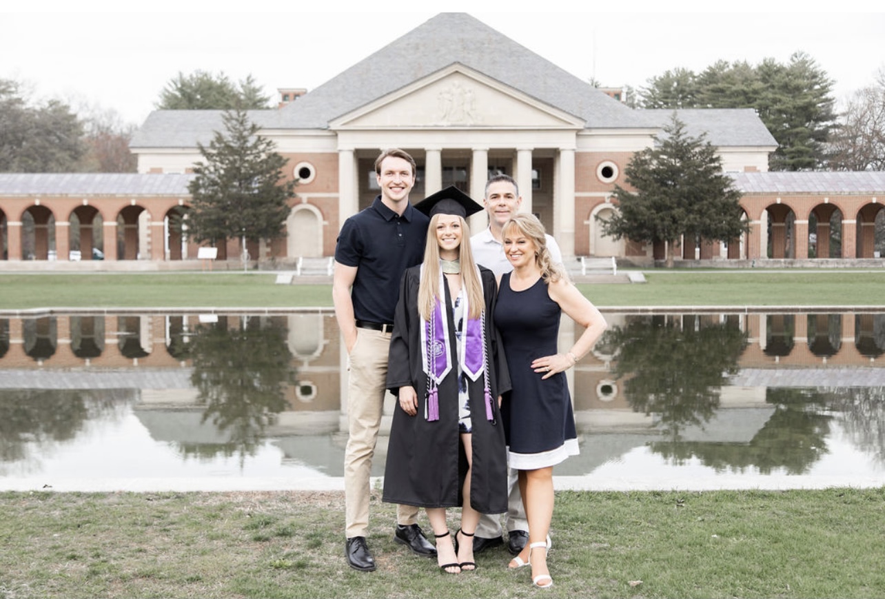 Dawn LaCarte女儿的毕业相关设计（推测）-8