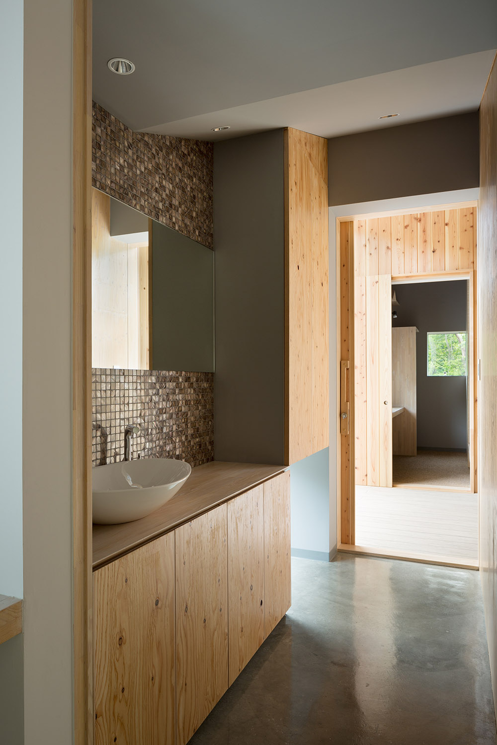 富士山上的折顶屋,日本 / Hiroki Tominaga – Atelier-36