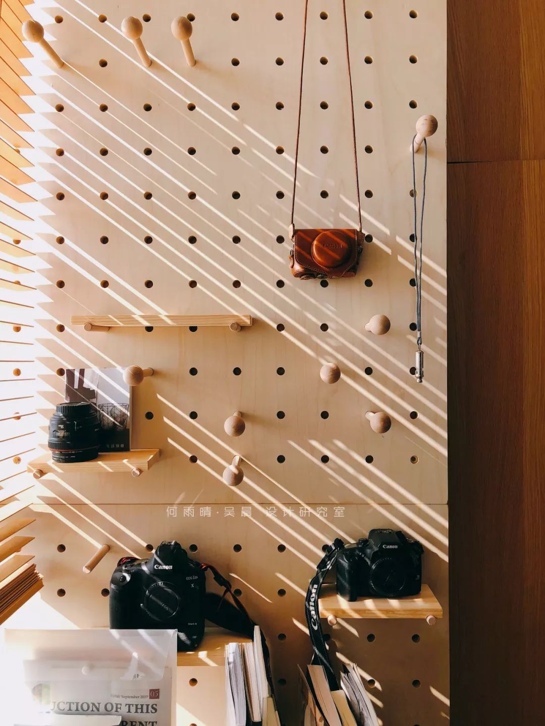 原木自然系家居,打造多才摄影师的温馨生活空间-36