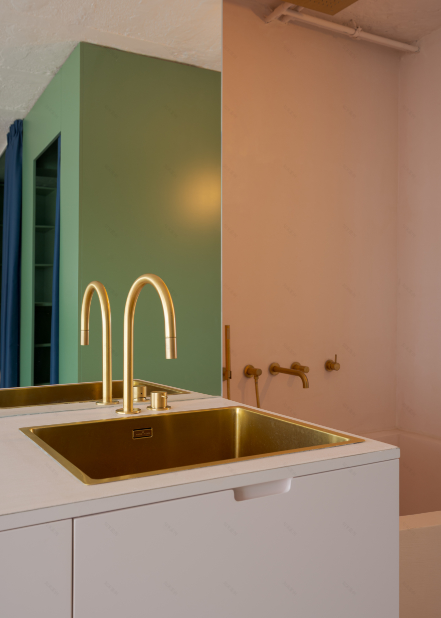 C座房屋;C号楼;C号住宅(具体需结合语境确定最准确表述,这里以常见释义提供三种可能性之一)
更准确的翻译可以是C座房屋 丨西班牙拉斯帕尔马斯丨XStudio-37