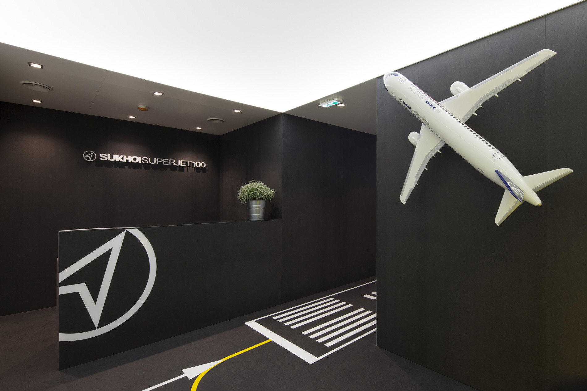 俄罗斯·意大利合资 Sukhoi Superjet 100 航空展临时展馆-10