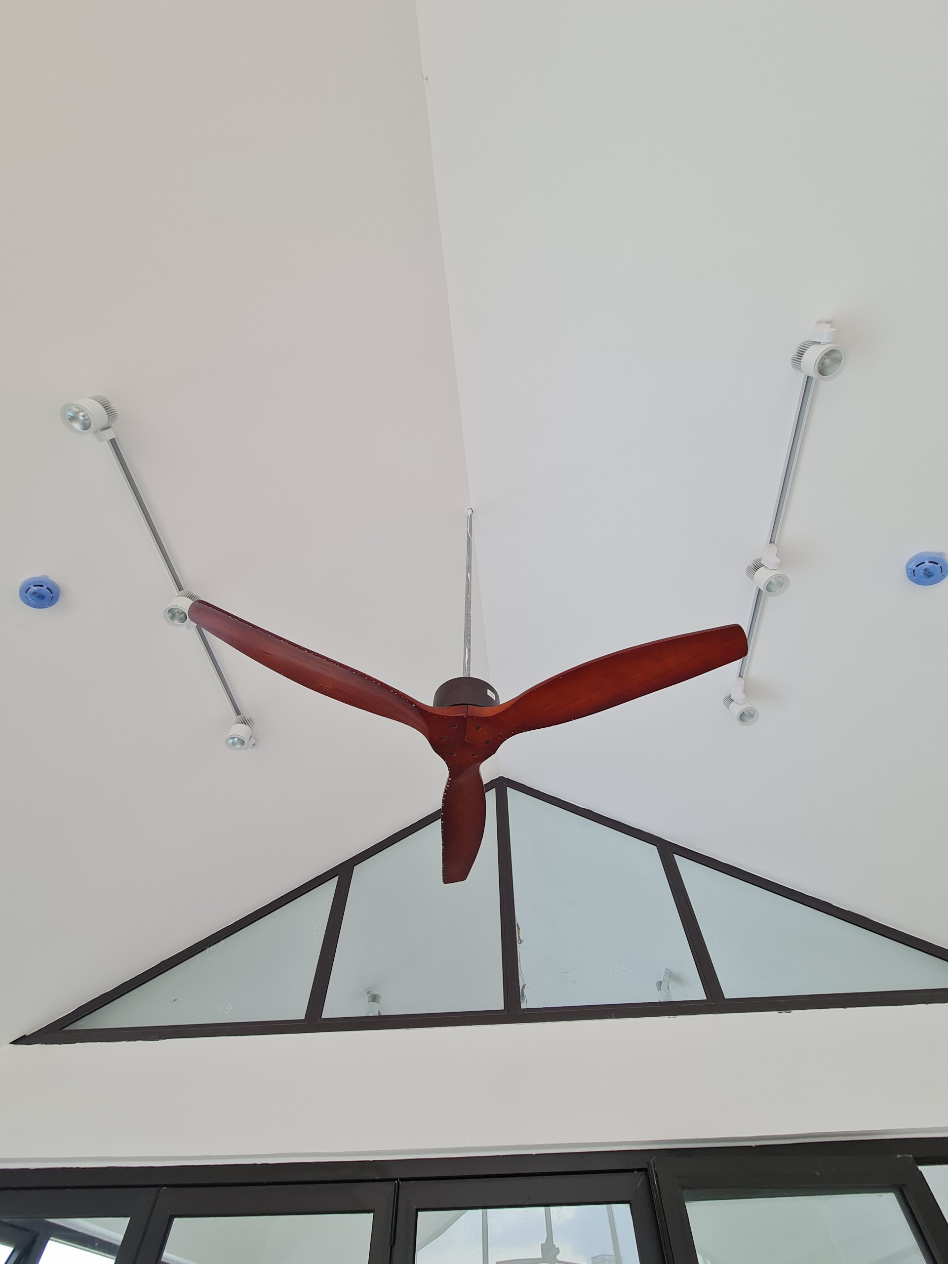 DDCIC VN DESIGN & CONSTRUCTION 商业办公室设计-17