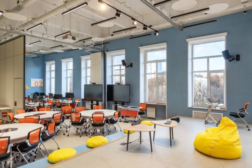 莫斯科 Bauman 工程学校 IT 多边形教室丨俄罗斯莫斯科丨Tatyana Nemtinova 和 SmartVN-14