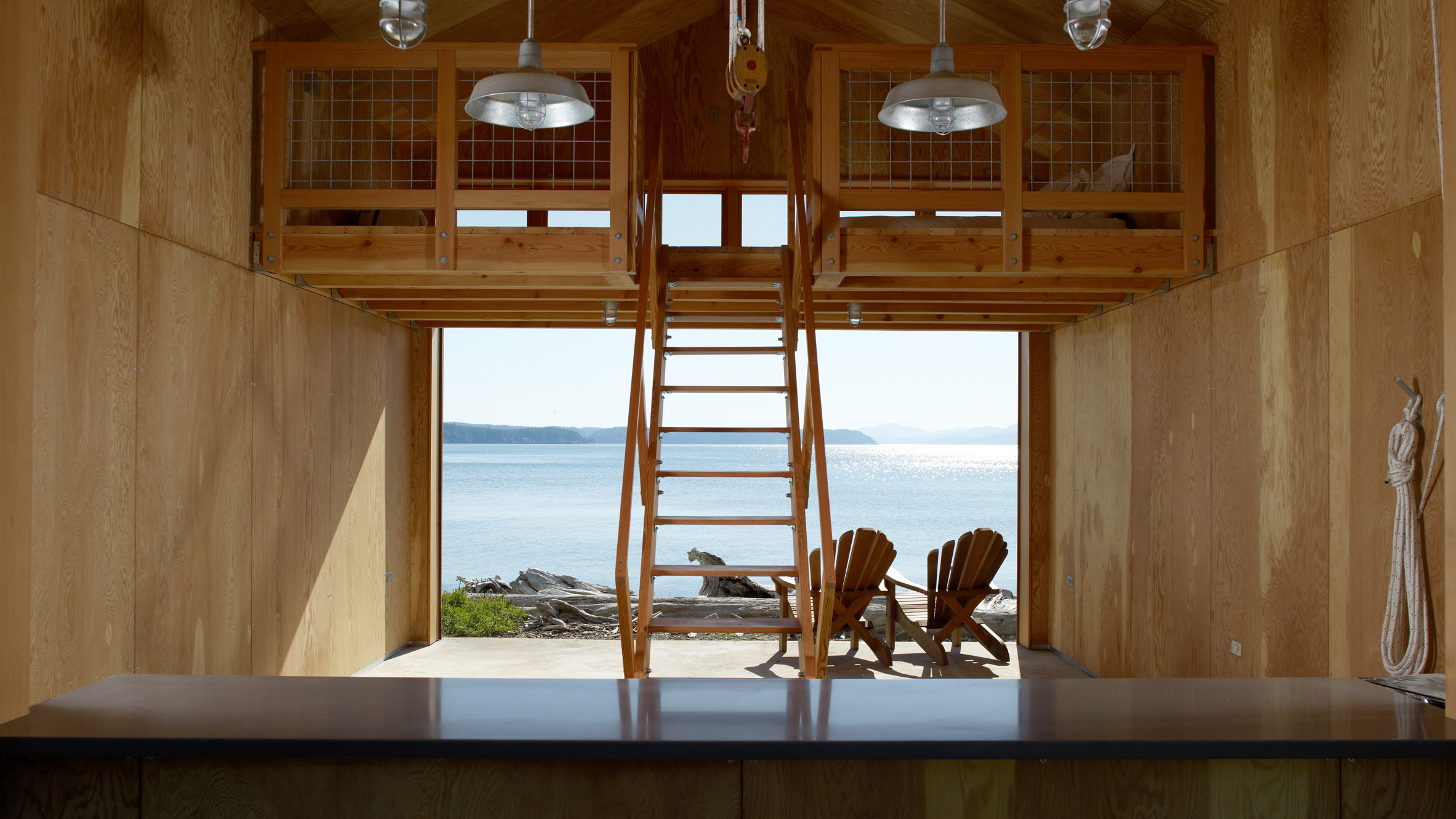 Washington boathouse by Hoedemaker Pfeiffer offers coastal views-5
